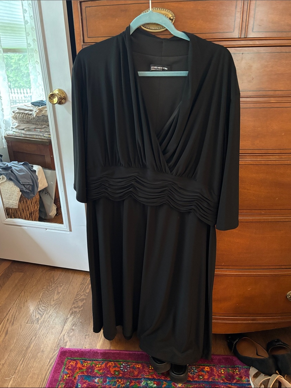 Jones New York Black V-Neck Gathered Waist Dress
